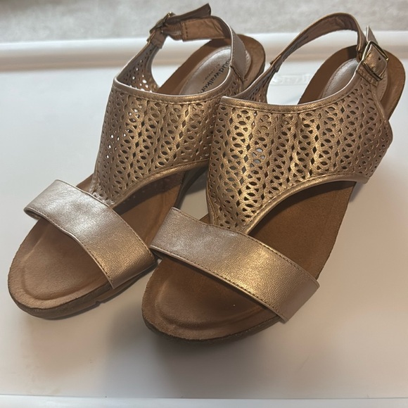 Cloud walkers Gold Wedge Shoes - Picture 1 of 4